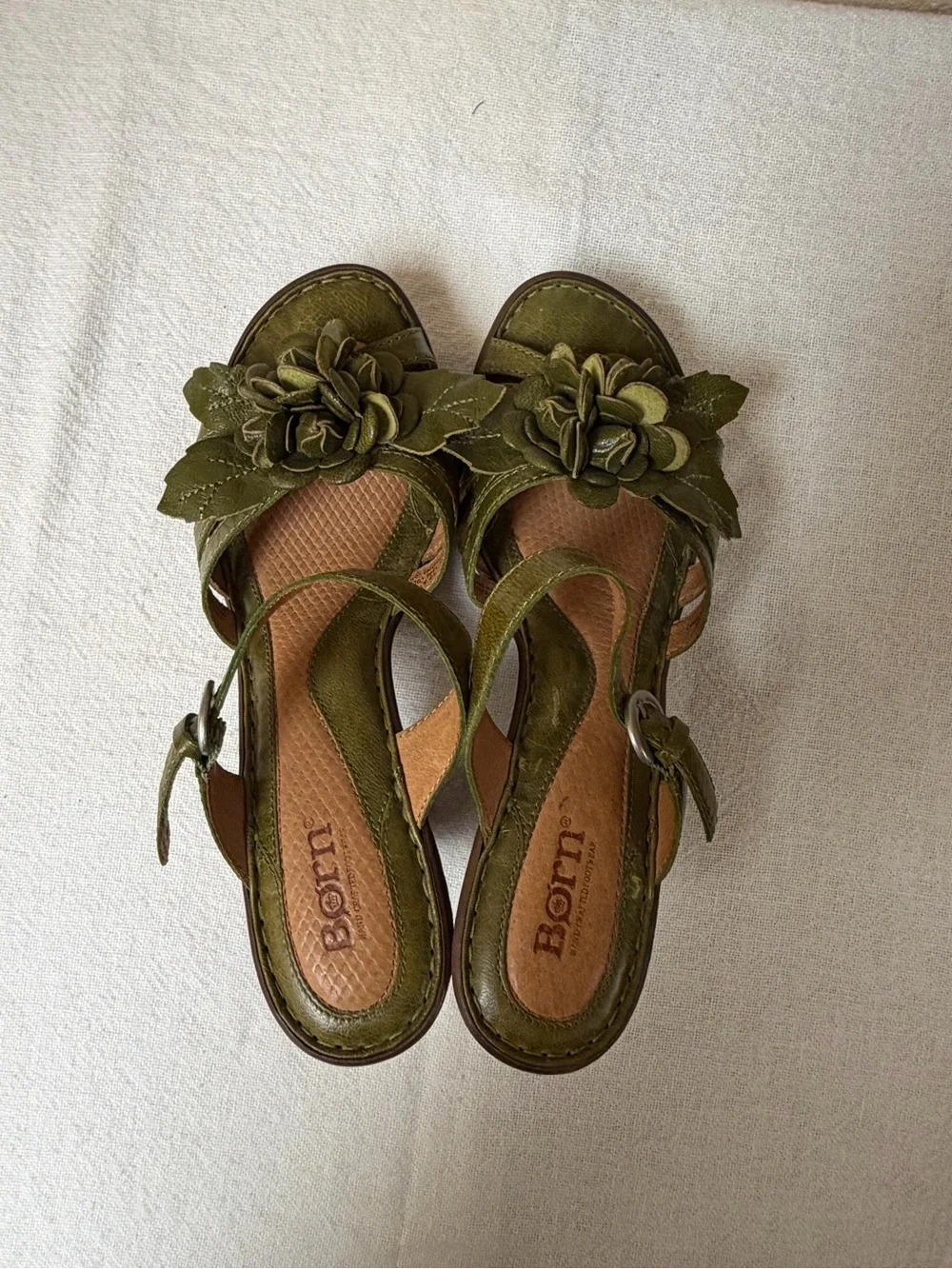 4/$20 Born Olive Green Floral Leather Heeled Sandals